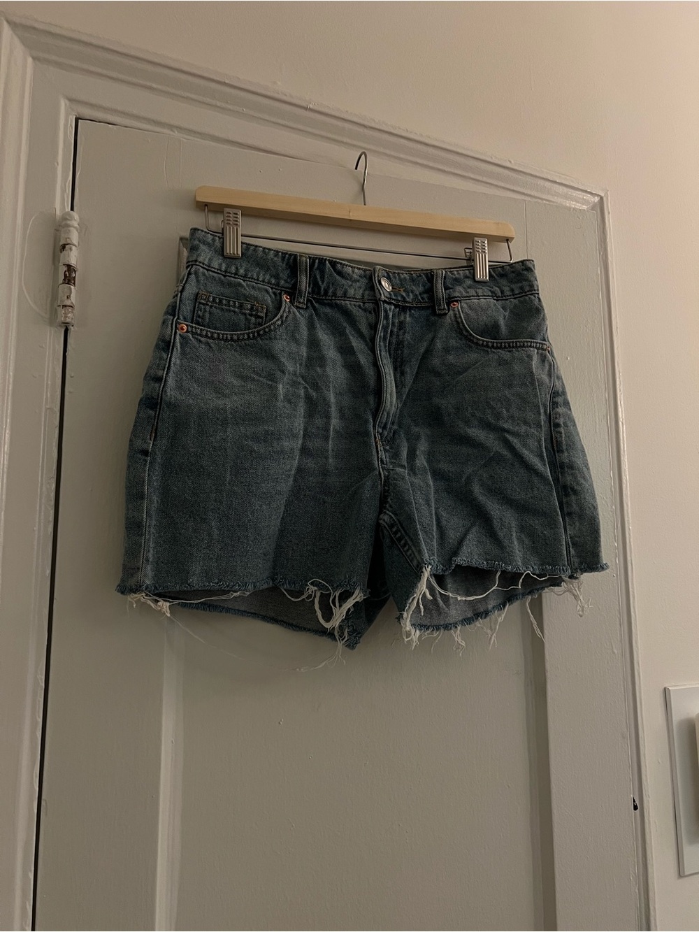 H&M High-Waist Distressed Denim Shorts - Blue